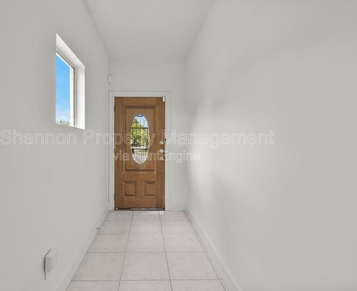 5343 Kiam St - Photo 3 of 37