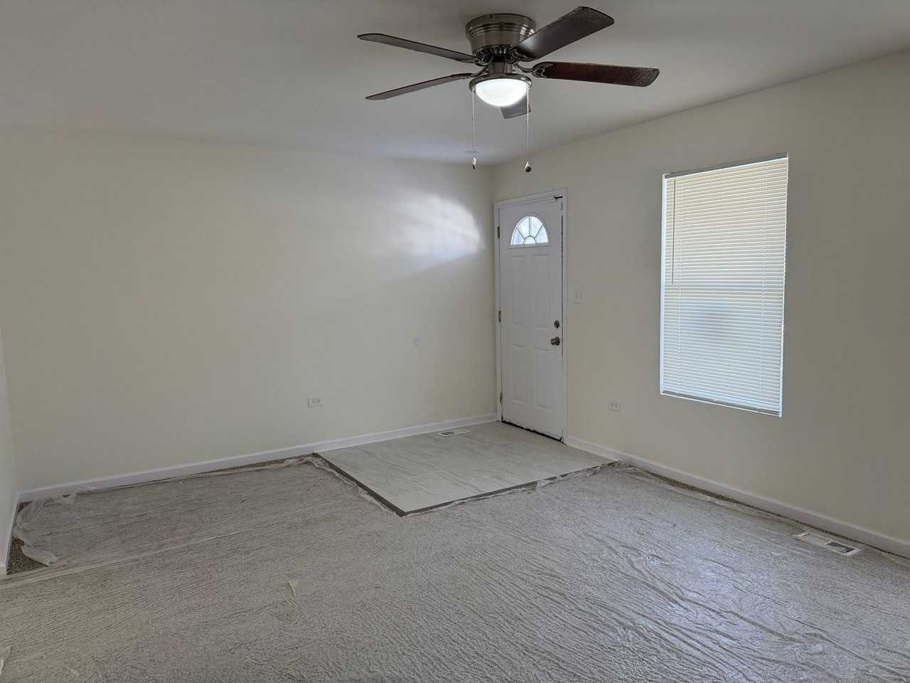 12327 S Parnell Ave - Photo 2 of 11