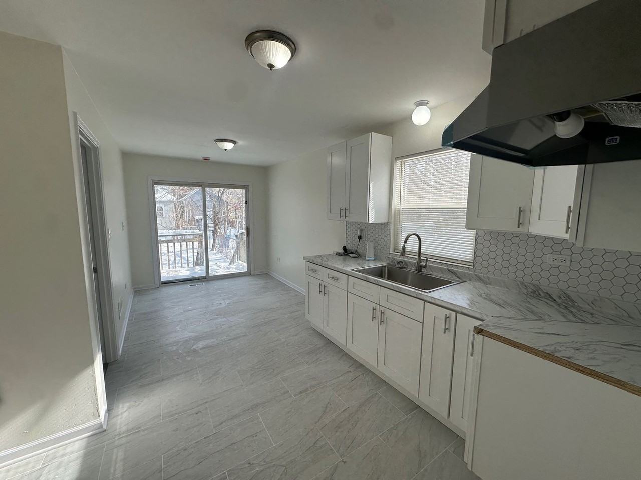 12327 S Parnell Ave - Photo 4 of 11