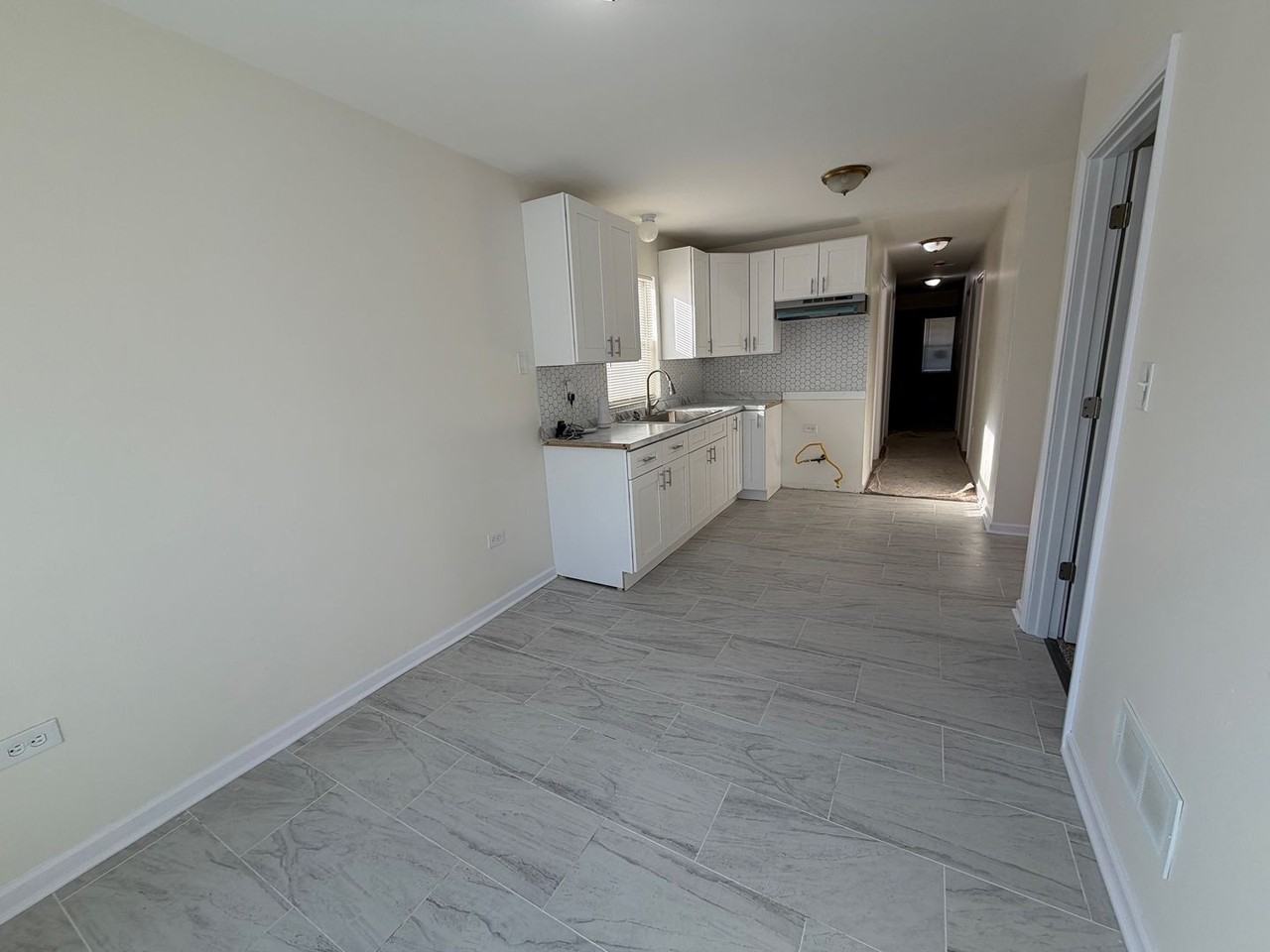 12327 S Parnell Ave - Photo 5 of 11