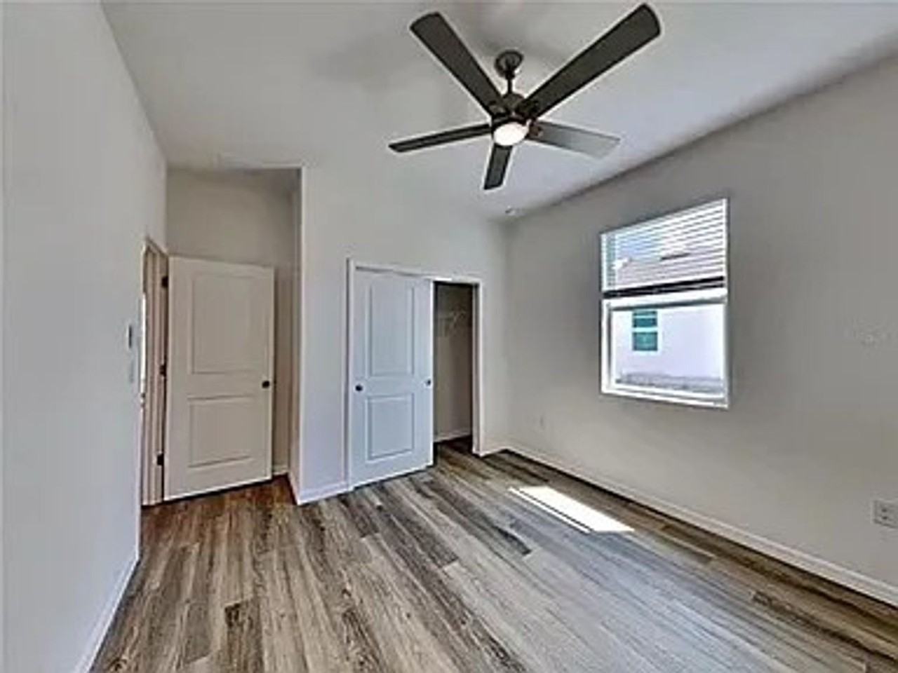 25126 Alcazar Dr - Photo 3 of 10