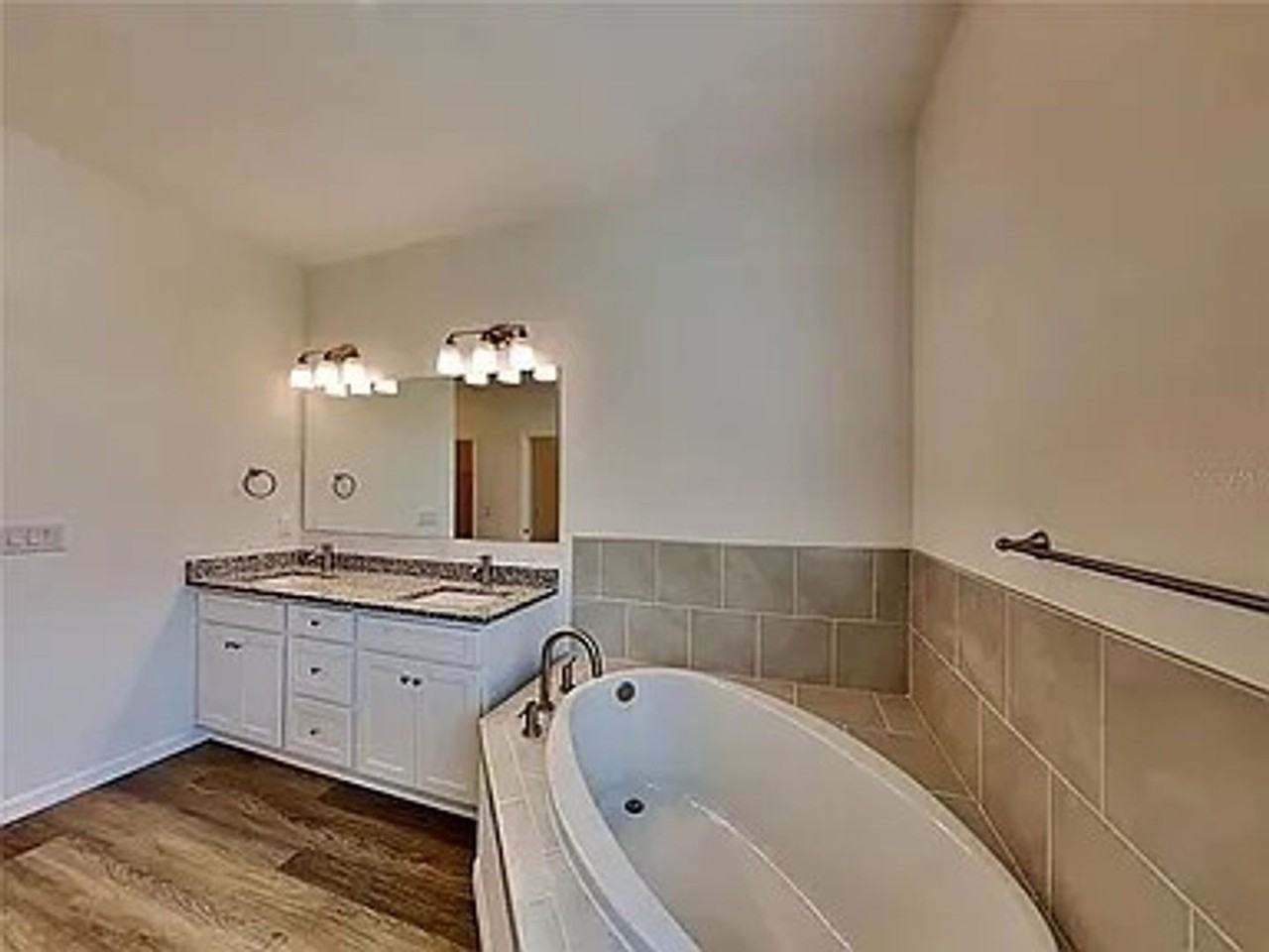 25126 Alcazar Dr - Photo 6 of 10