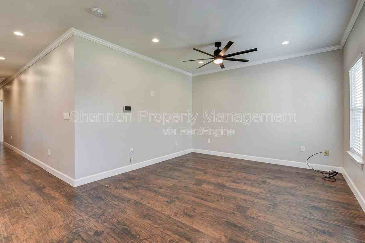 8617 Dosia St - Photo 3 of 23