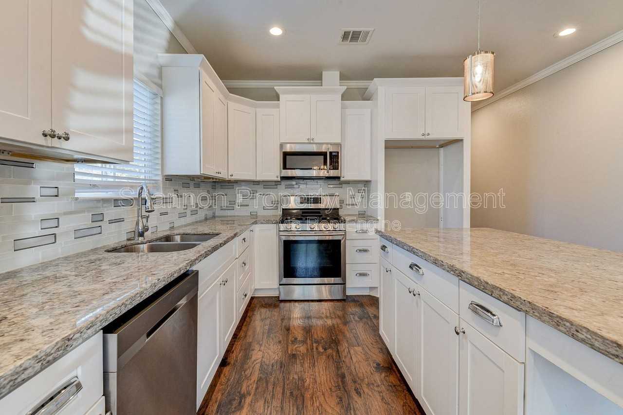 8617 Dosia St - Photo 6 of 23