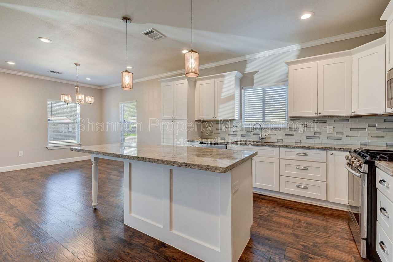 8617 Dosia St - Photo 7 of 23