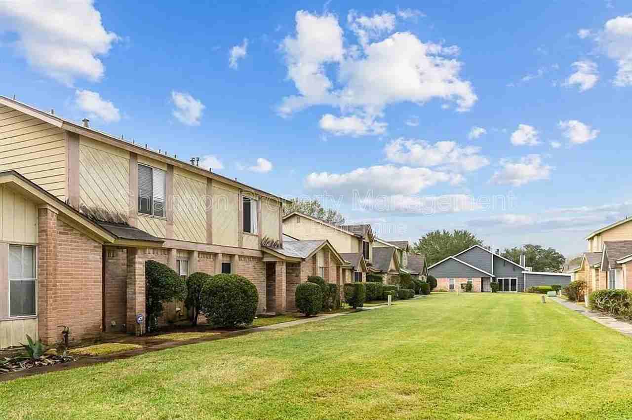 2053 Country Village Blvd #B - Photo 2 of 23