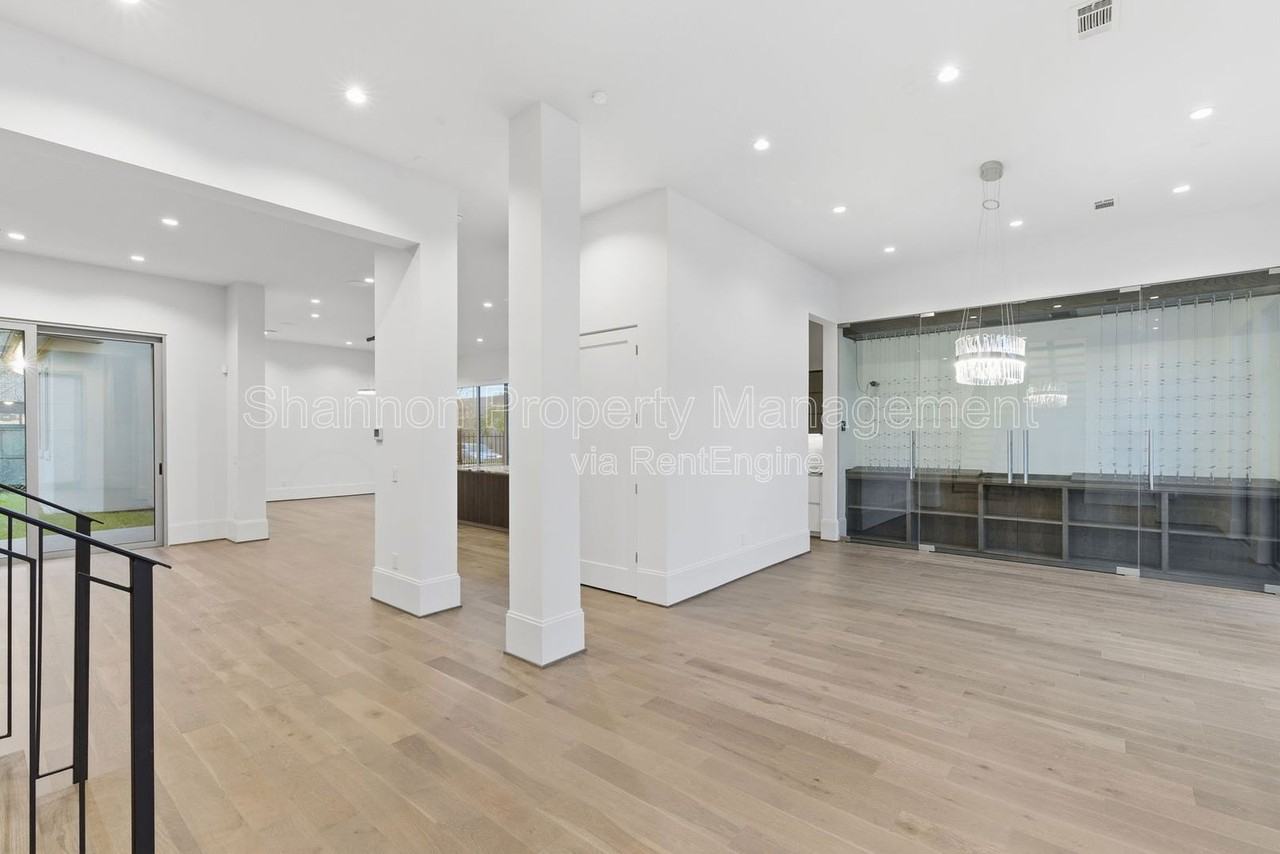 6273 Piping Rock Ln - Photo 6 of 50