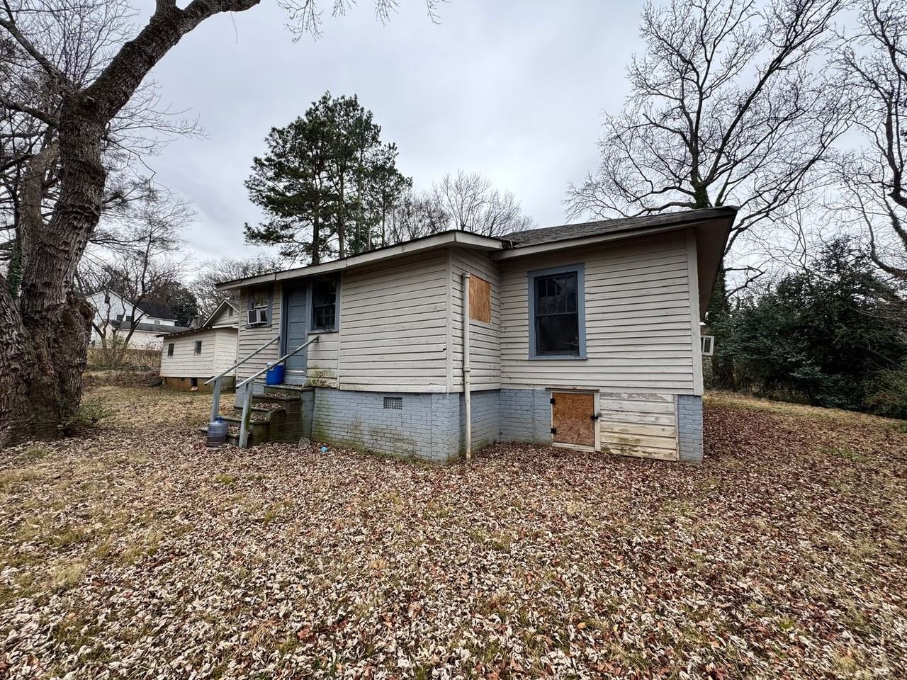 211 Duke St - Photo 4 of 21