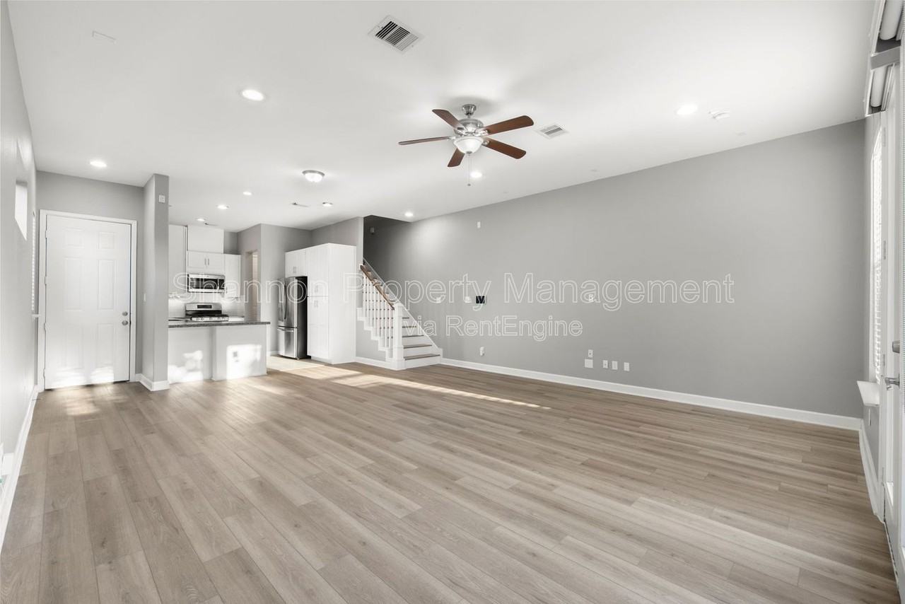 2709 Hardy St - Photo 4 of 34