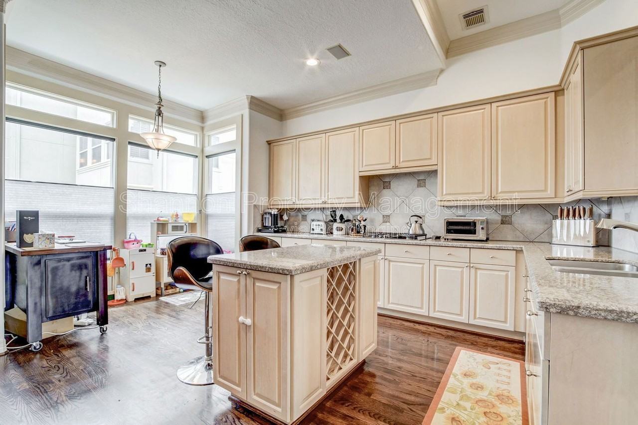 1515 Hyde Park Blvd #32 - Photo 7 of 25