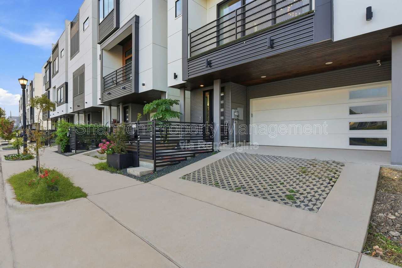 529 Memorial Heights Dr - Photo 4 of 43