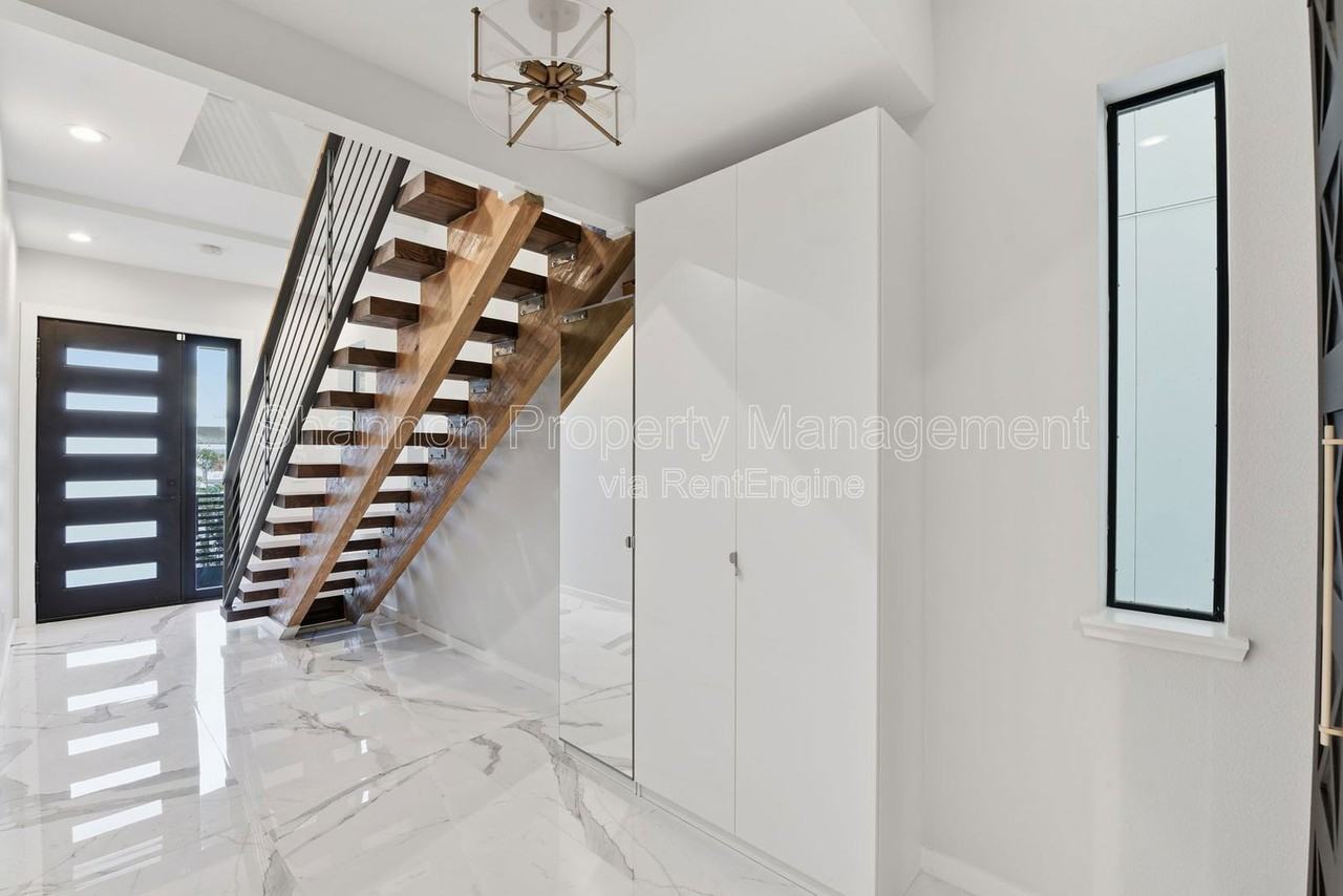 529 Memorial Heights Dr - Photo 7 of 43