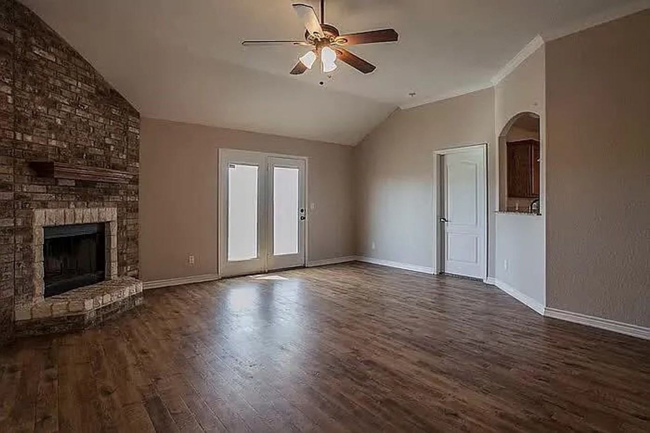 3710 Dewitt County Ct - Photo 2 of 15