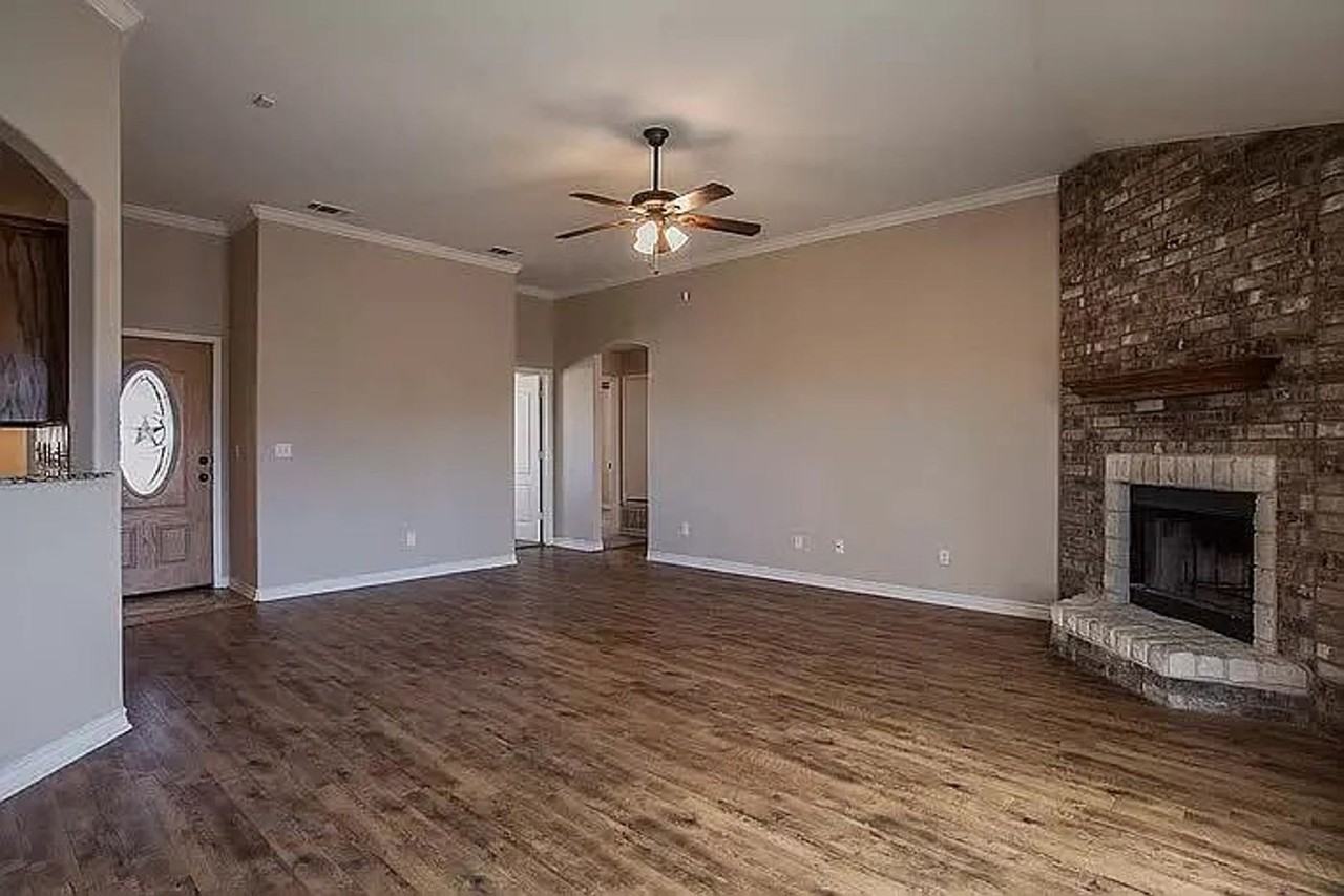 3710 Dewitt County Ct - Photo 4 of 15