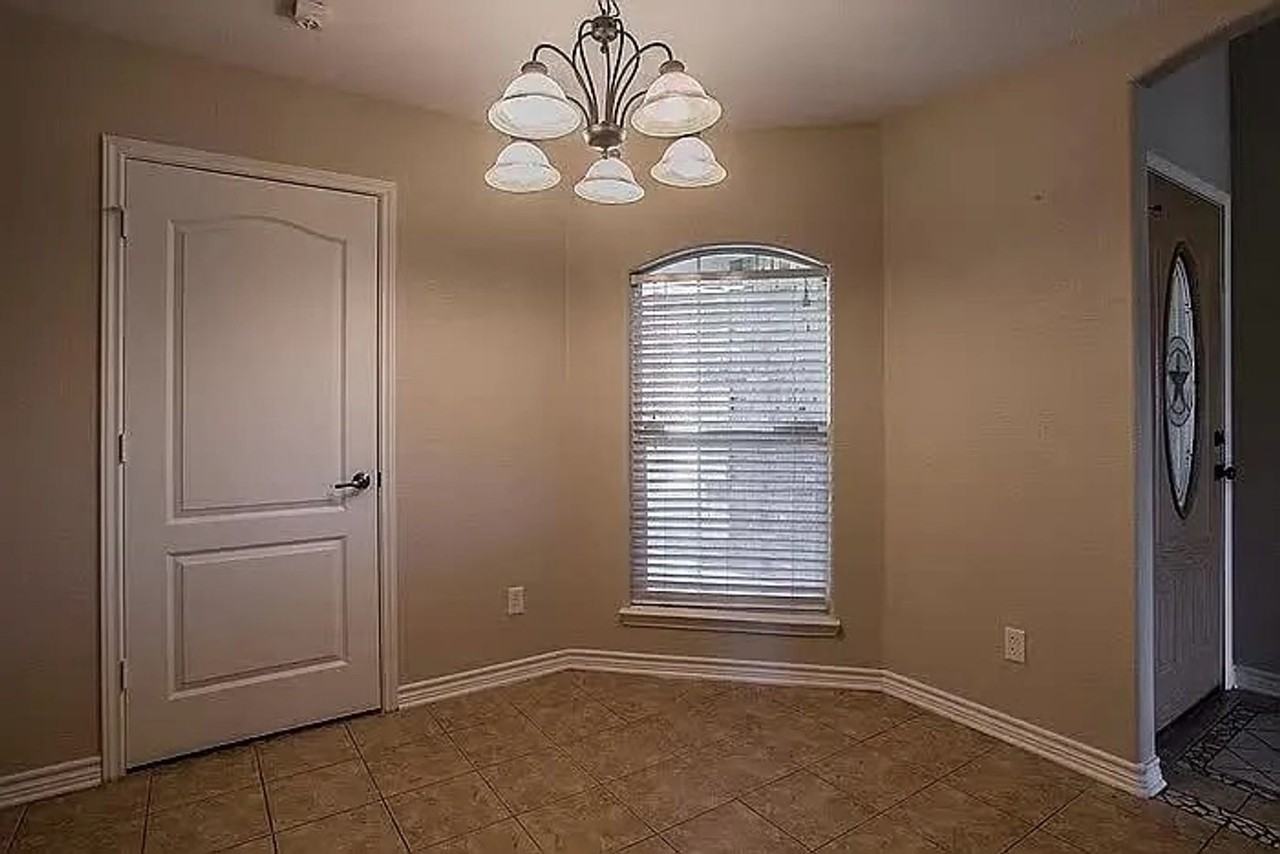 3710 Dewitt County Ct - Photo 5 of 15