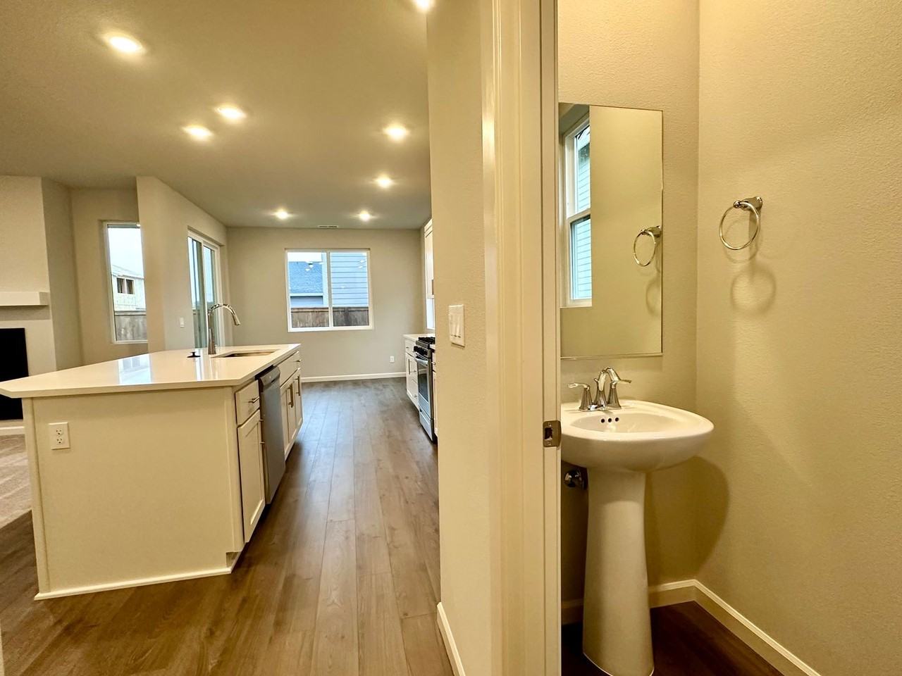 6157 Savannah St Se - Photo 3 of 35