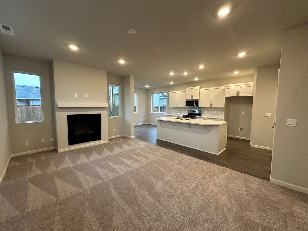 6157 Savannah St Se - Photo 7 of 35