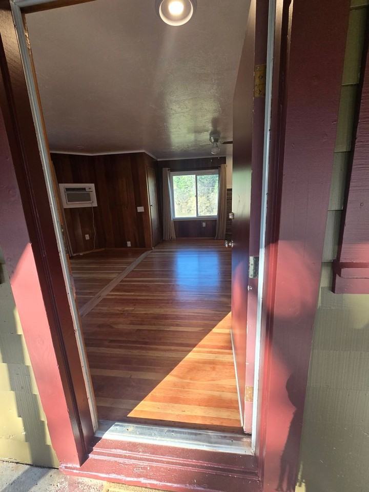 935 Country Rd - Photo 2 of 25