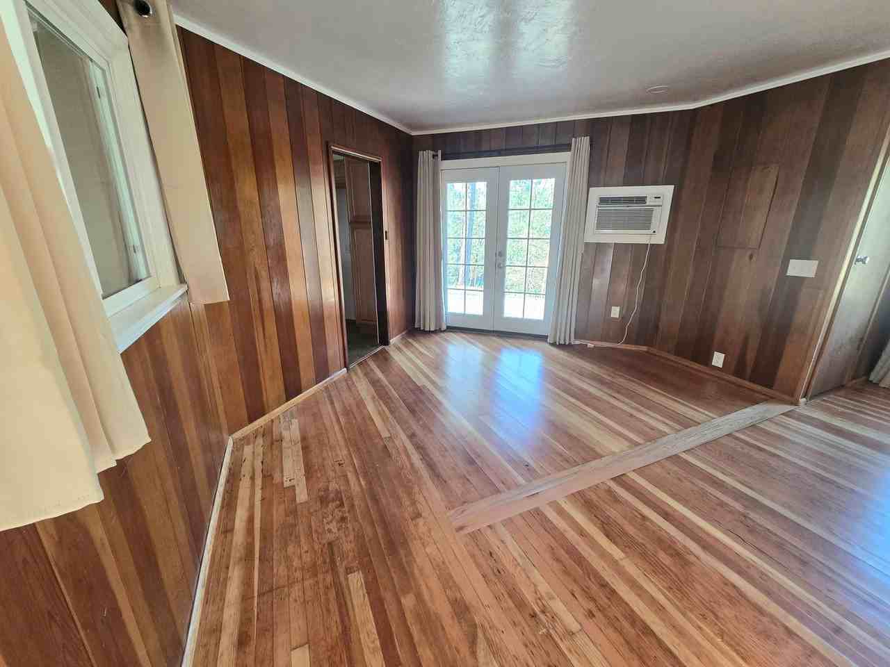 935 Country Rd - Photo 6 of 25