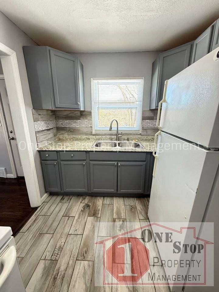 4509 Monroe Ave - Photo 5 of 11