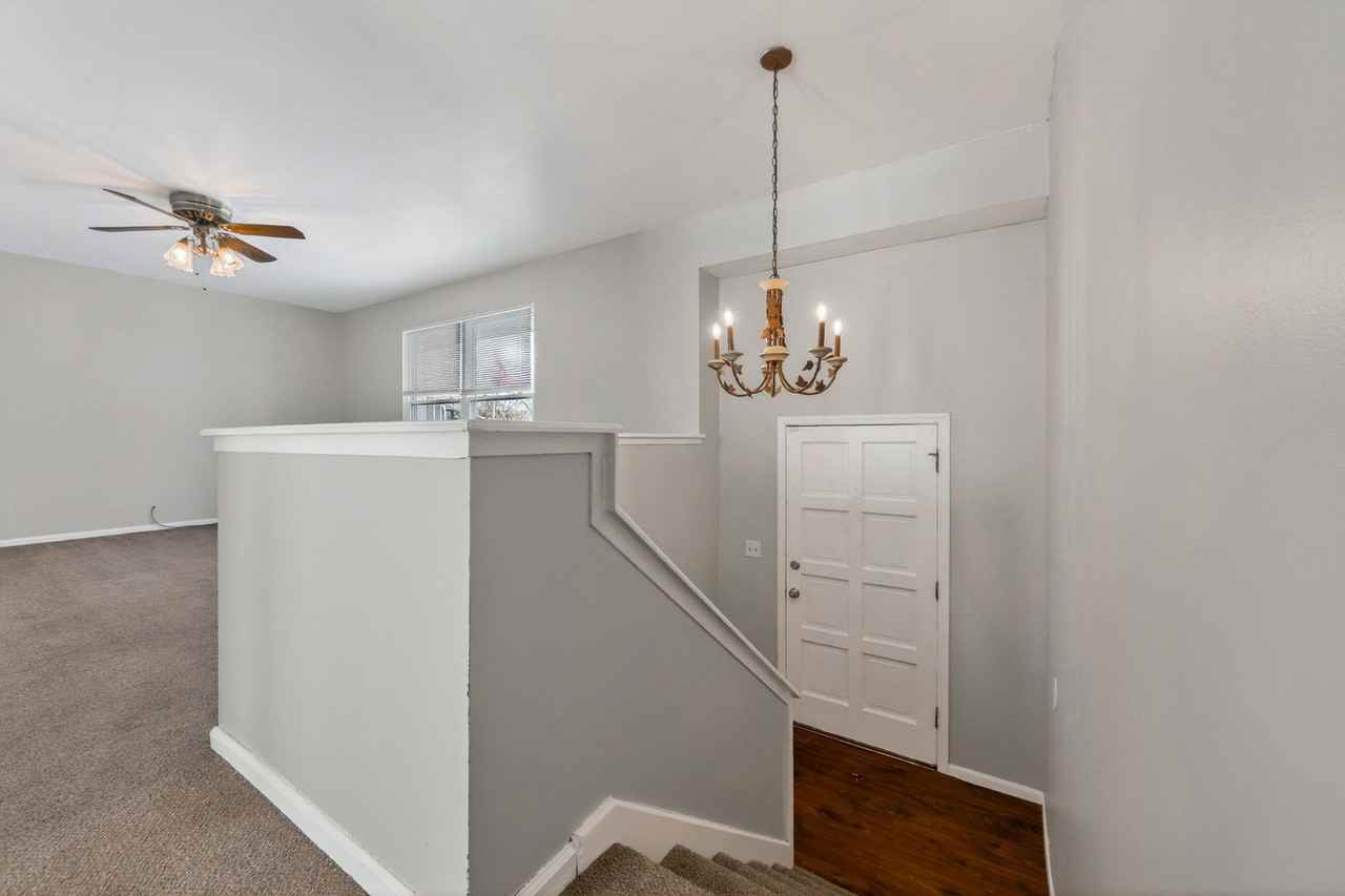 508 Ne Shiloh Cir - Photo 3 of 24