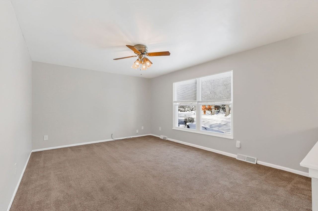 508 Ne Shiloh Cir - Photo 4 of 24