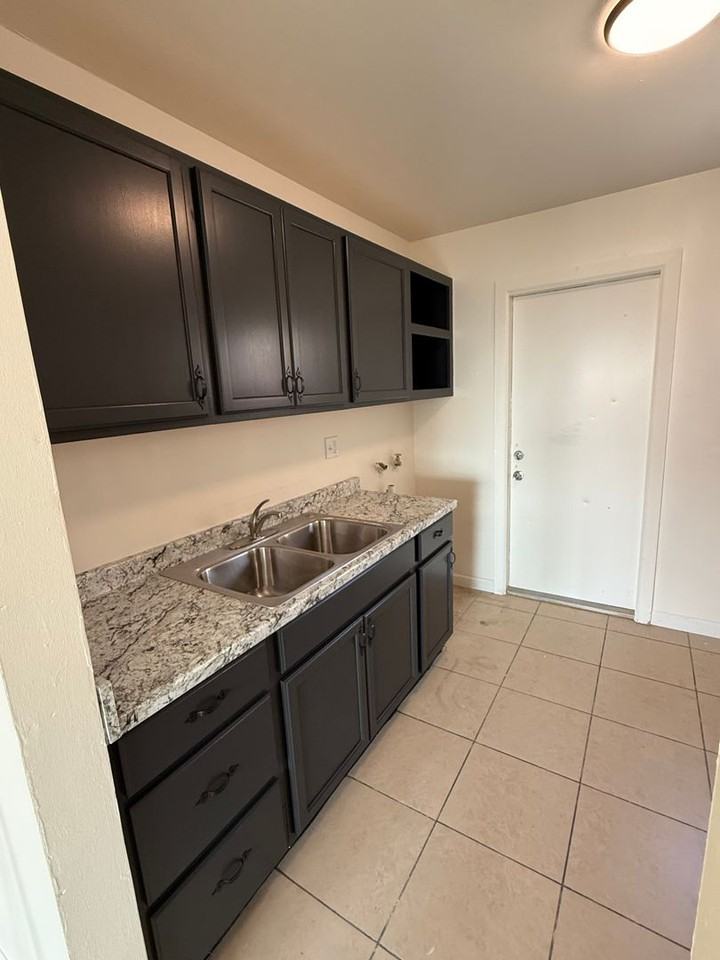 2804 Horace Mann Ct - Photo 3 of 3