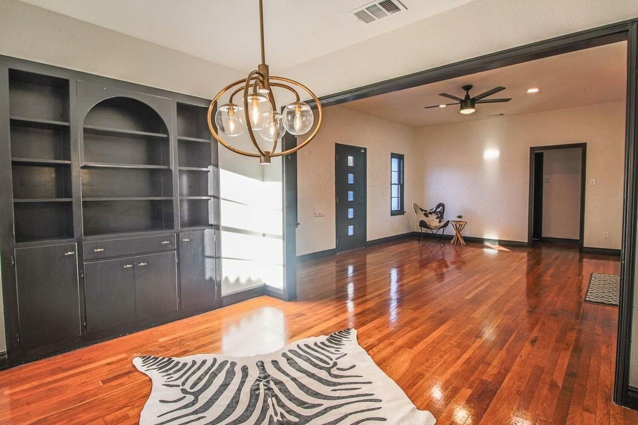 2415 25th St - Photo 2 of 34