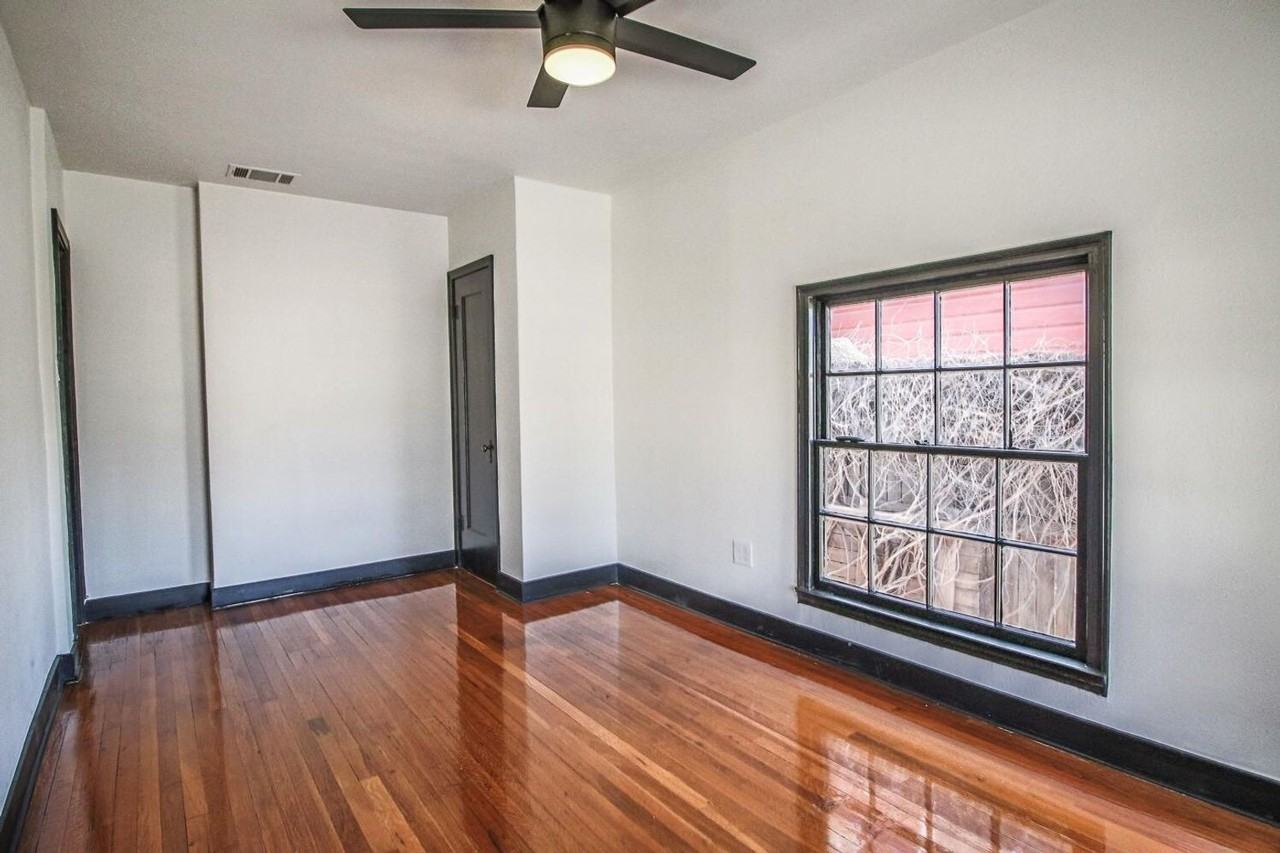 2415 25th St - Photo 5 of 34