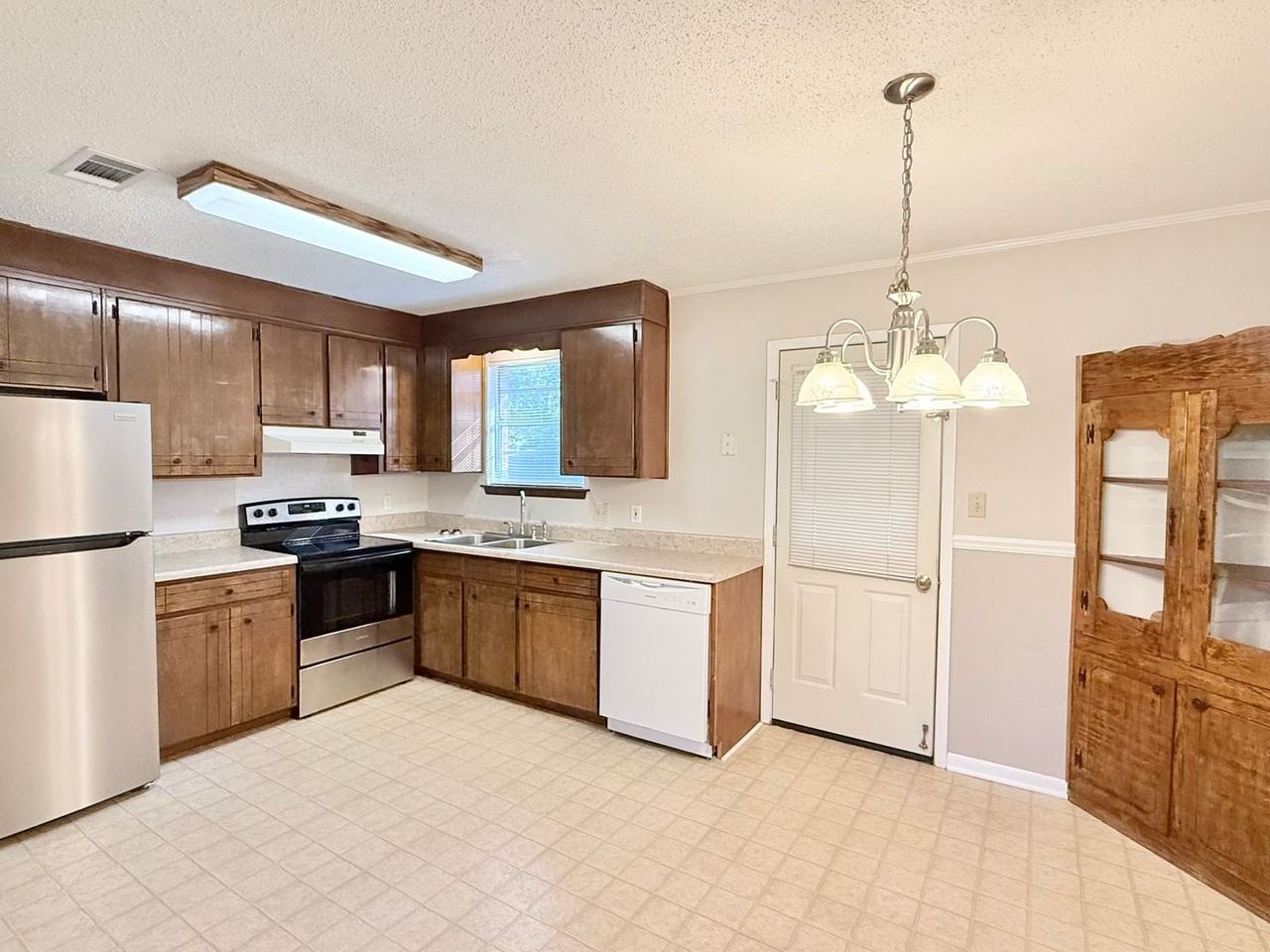 6125 Carr Rd - Photo 4 of 13