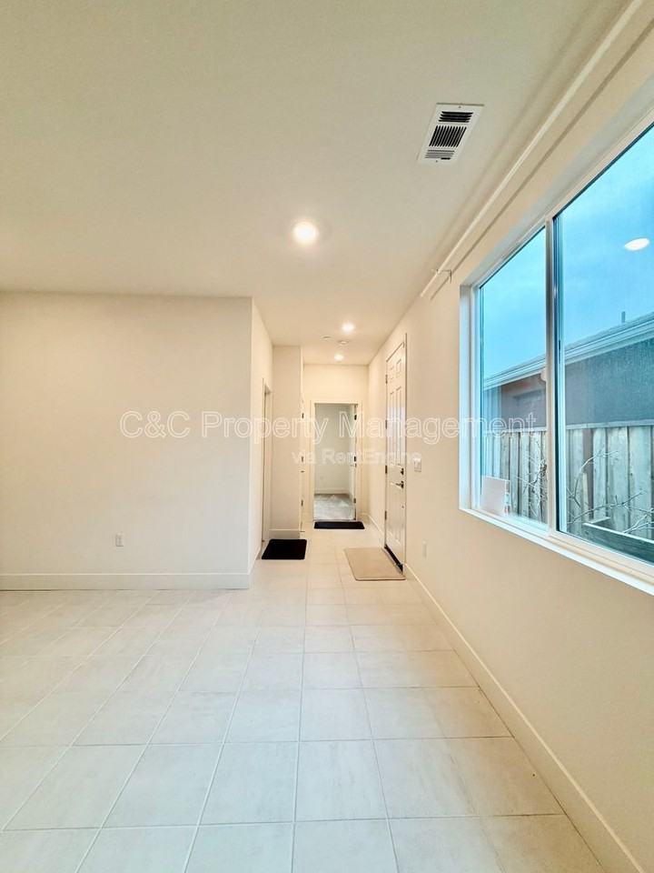 5125 Maniago Way #A - Photo 4 of 9