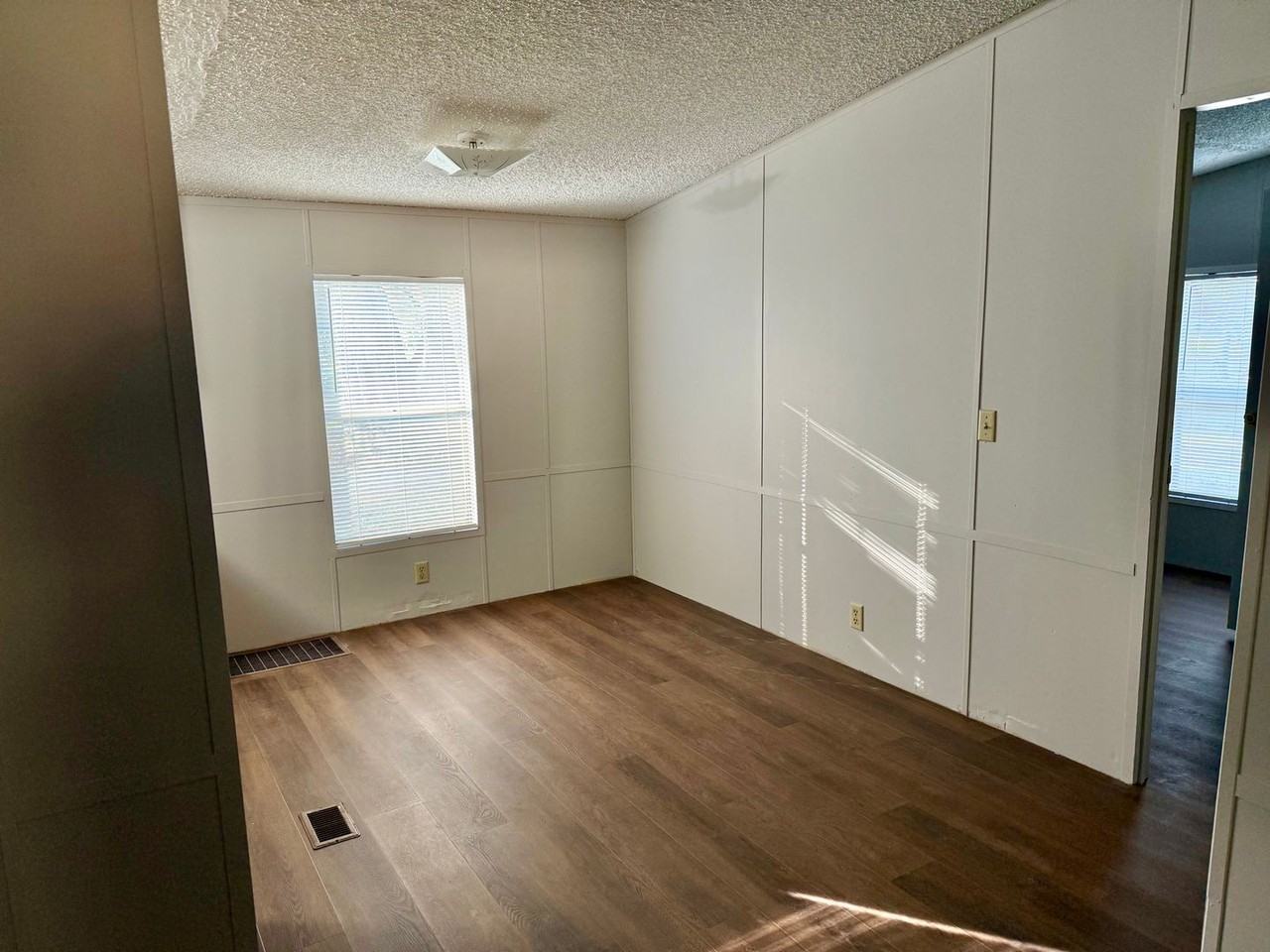 787 Gillen St - Photo 5 of 14