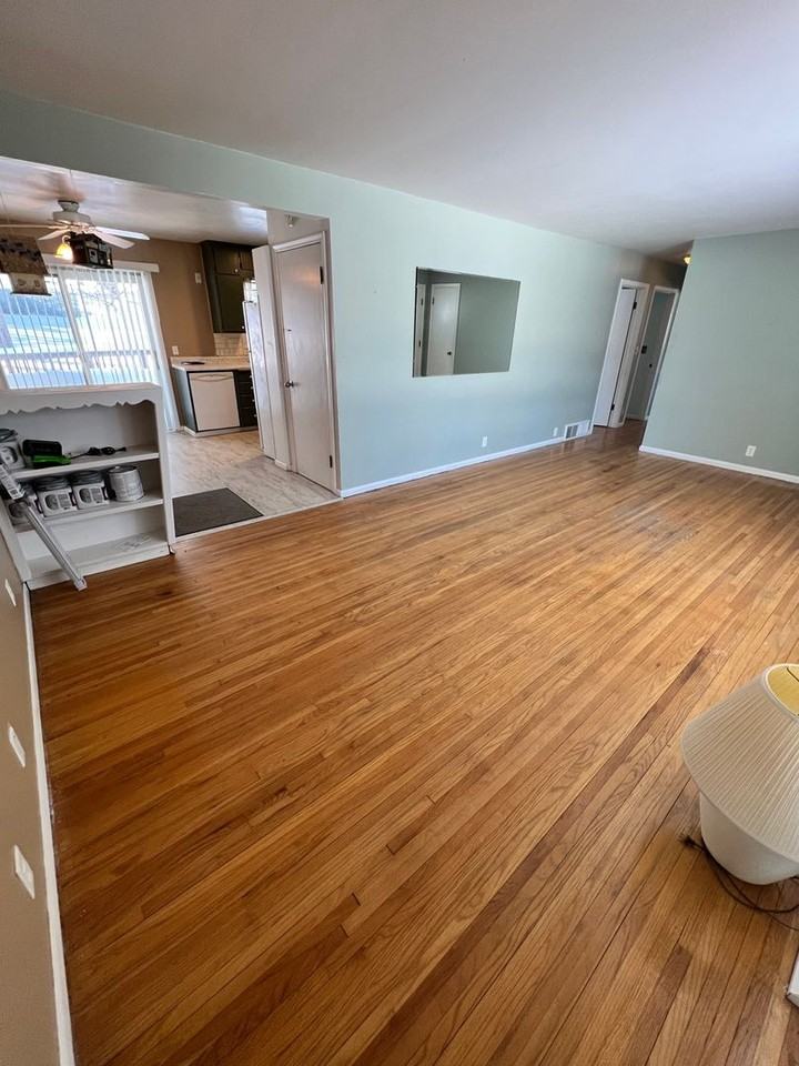 140 E Niagara St - Photo 2 of 24