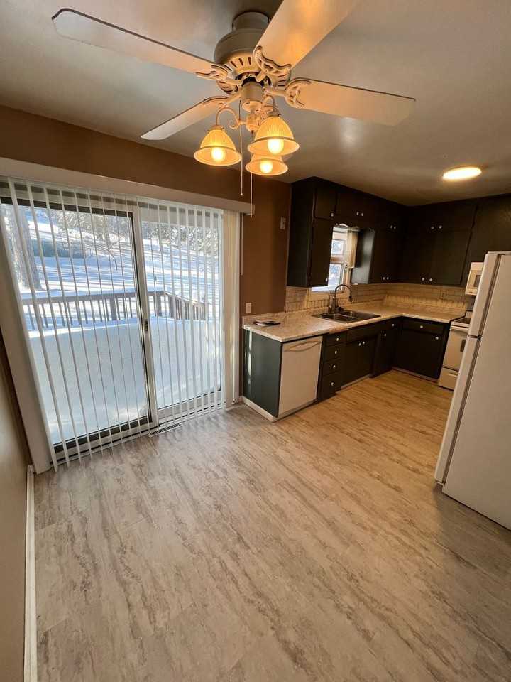 140 E Niagara St - Photo 5 of 24