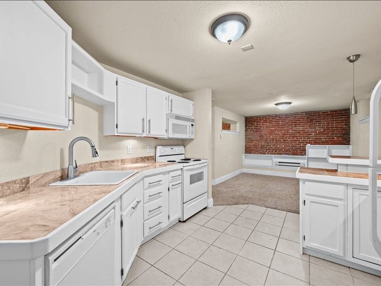 2068 2068 Clarkson - Studio #BS - Photo 2 of 10