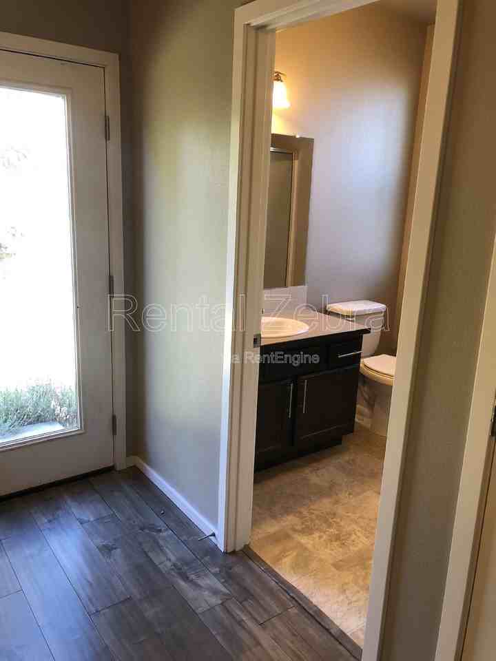 5 Sw Roosevelt Ave #1 - Photo 3 of 27