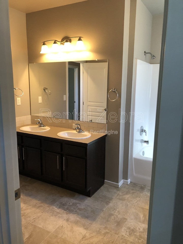 5 Sw Roosevelt Ave #1 - Photo 7 of 27