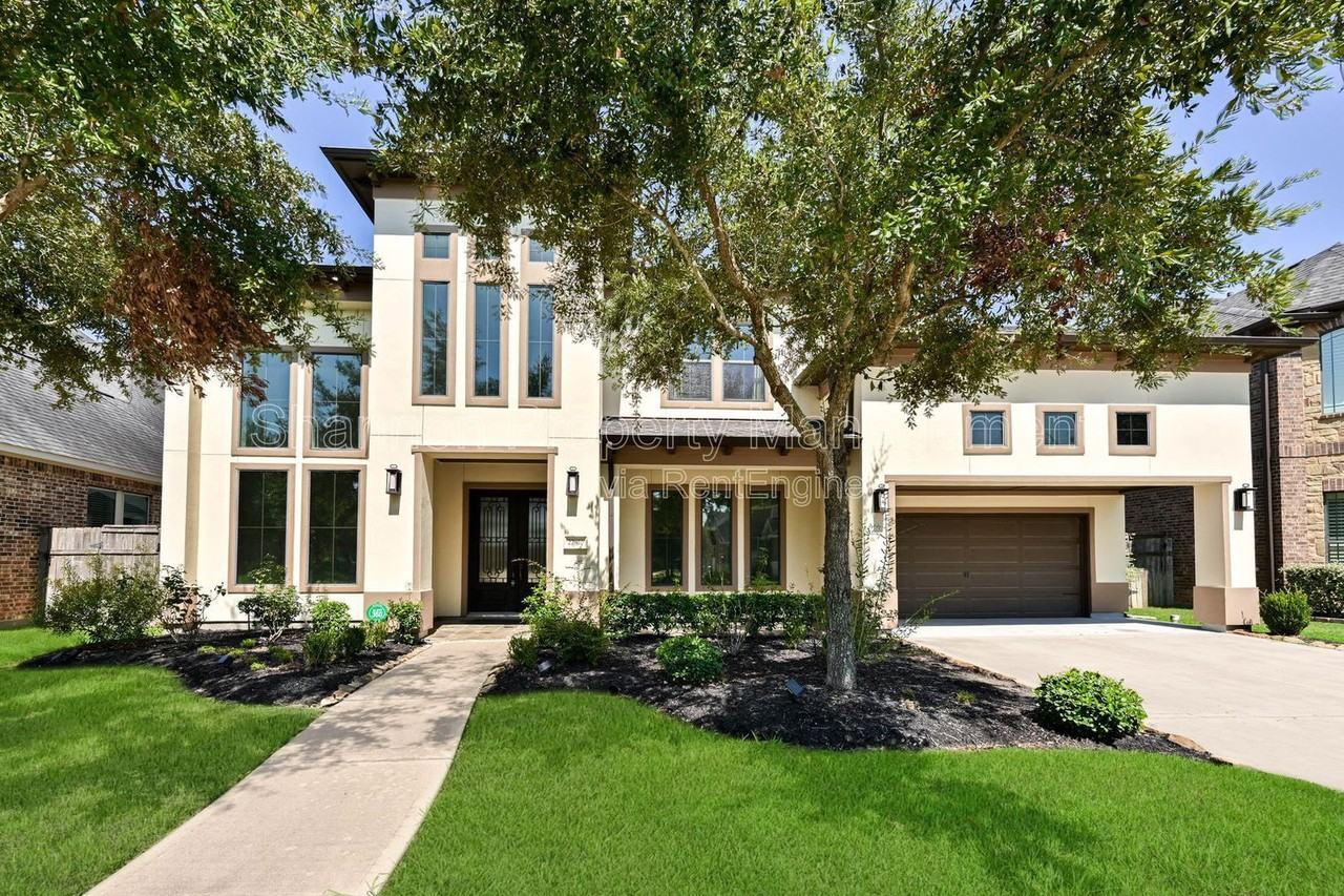 27810 Burnett Hills Ln