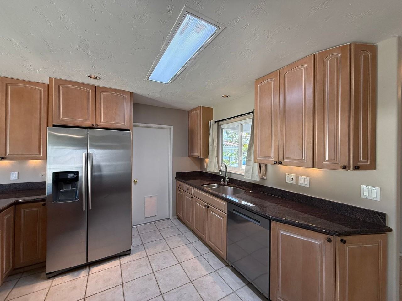 3334 Eton Ave - Photo 3 of 16