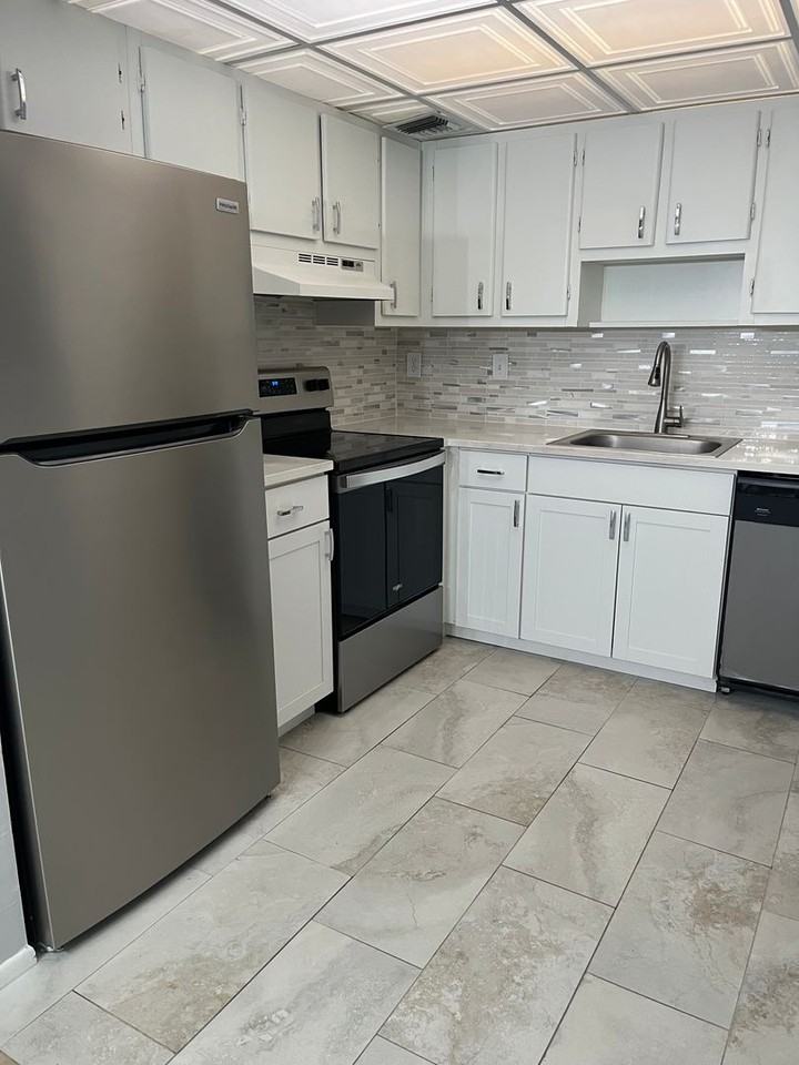 3300 Fox Chase Cir N #226 - Photo 6 of 17