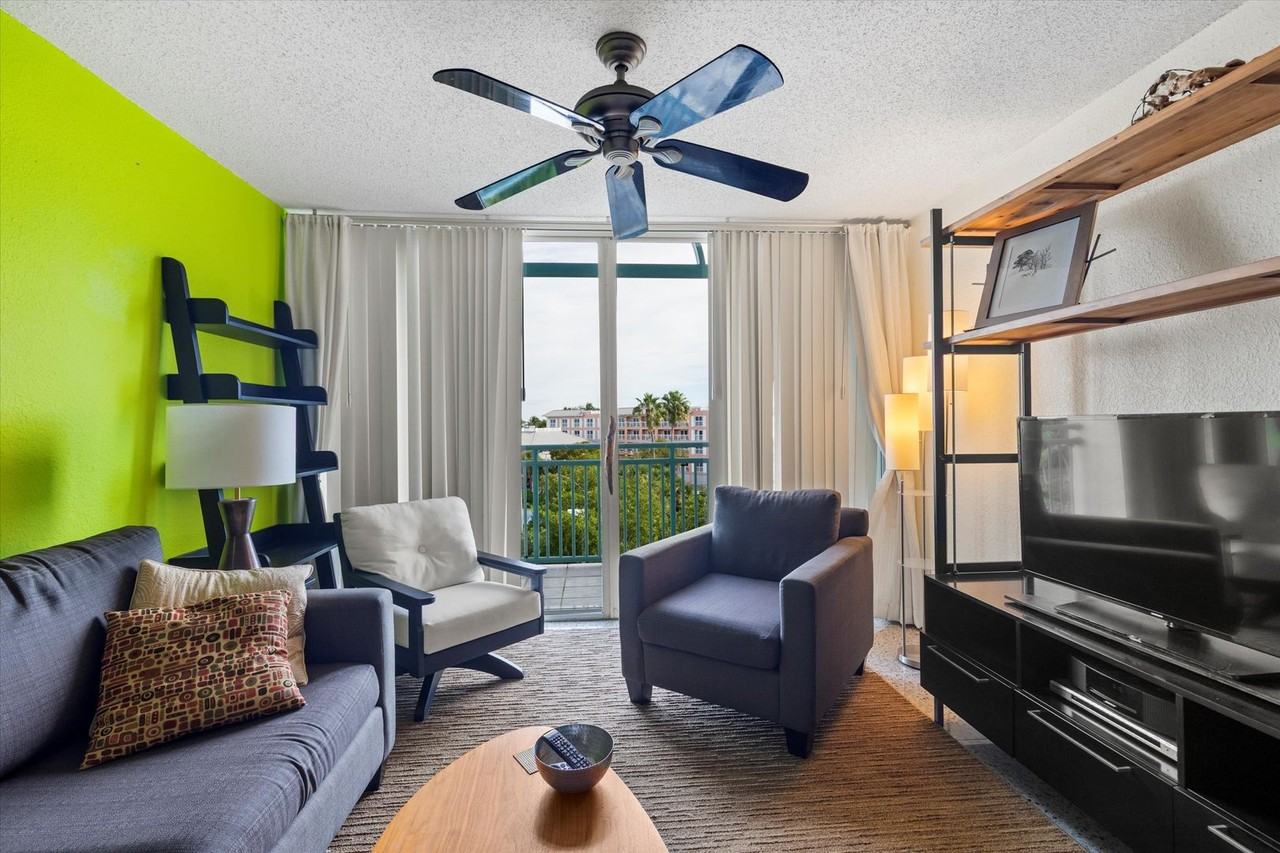 3635 Seaside Dr - Photo 3 of 22