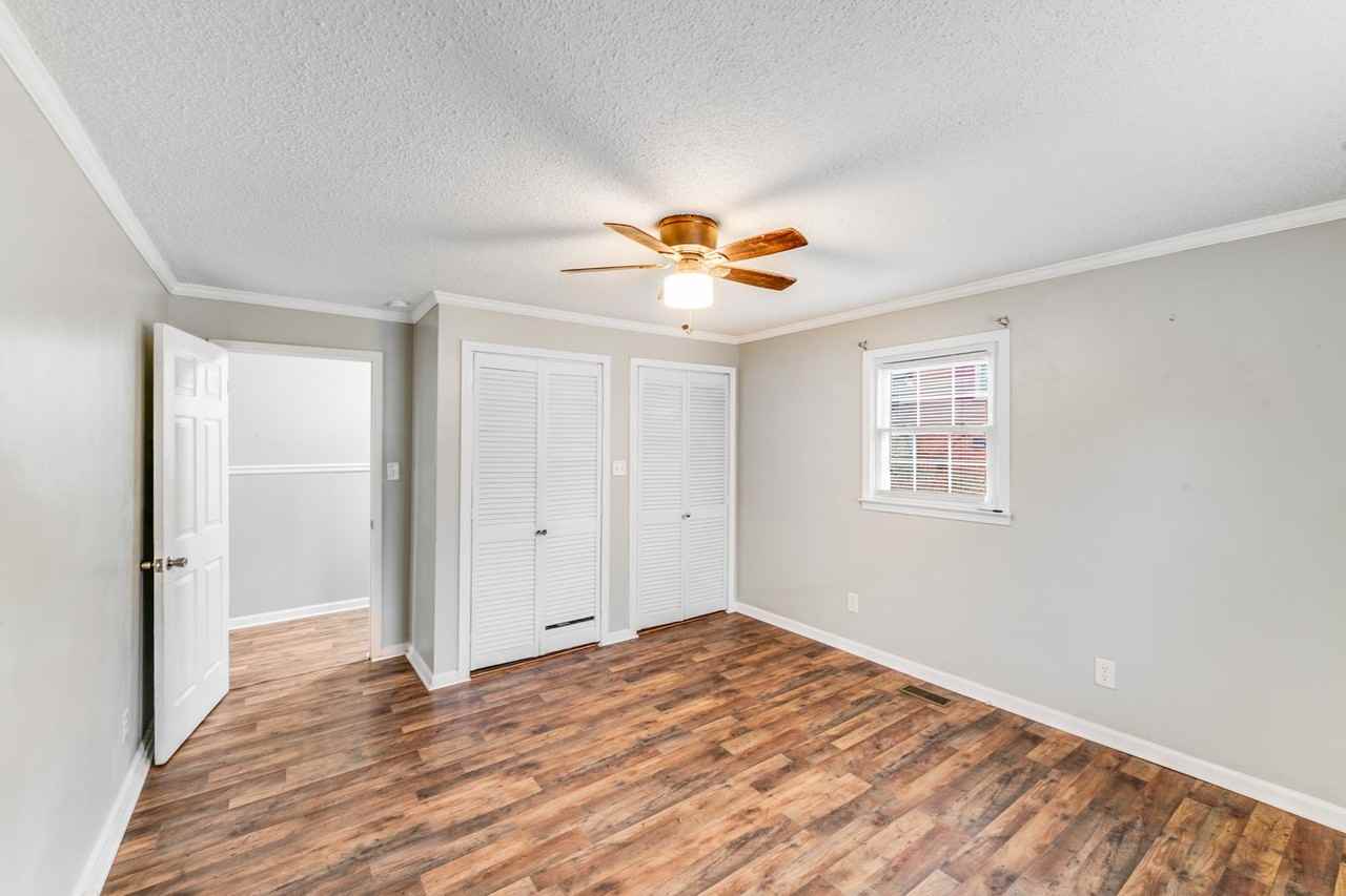 909 Marion St - Photo 5 of 24