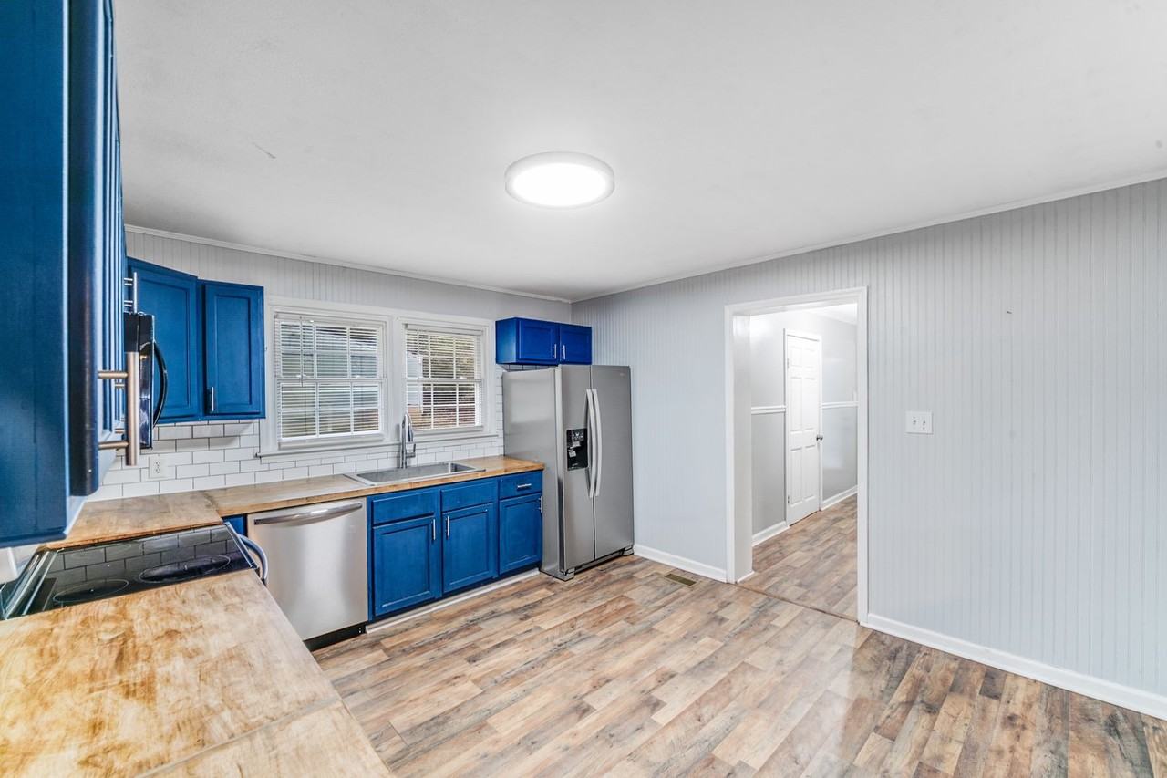 909 Marion St - Photo 3 of 24