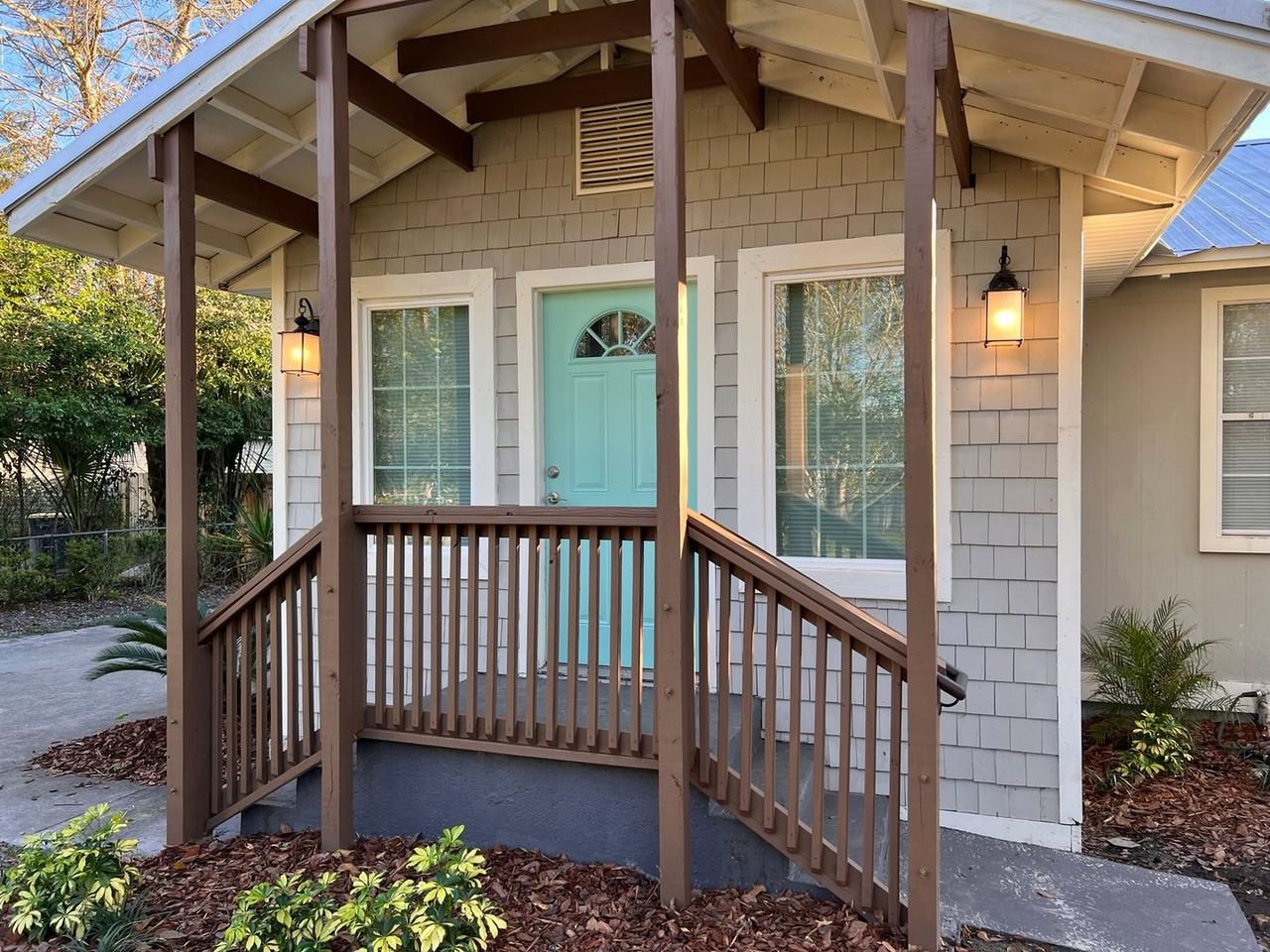 4550 Crescent St - Photo 2 of 16