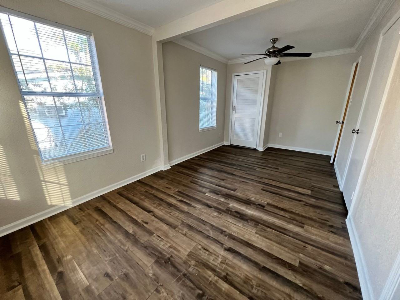 4550 Crescent St - Photo 7 of 16