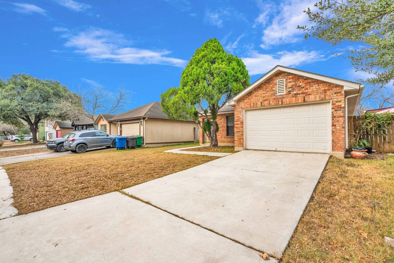 8019 Grand Bnd - Photo 2 of 20