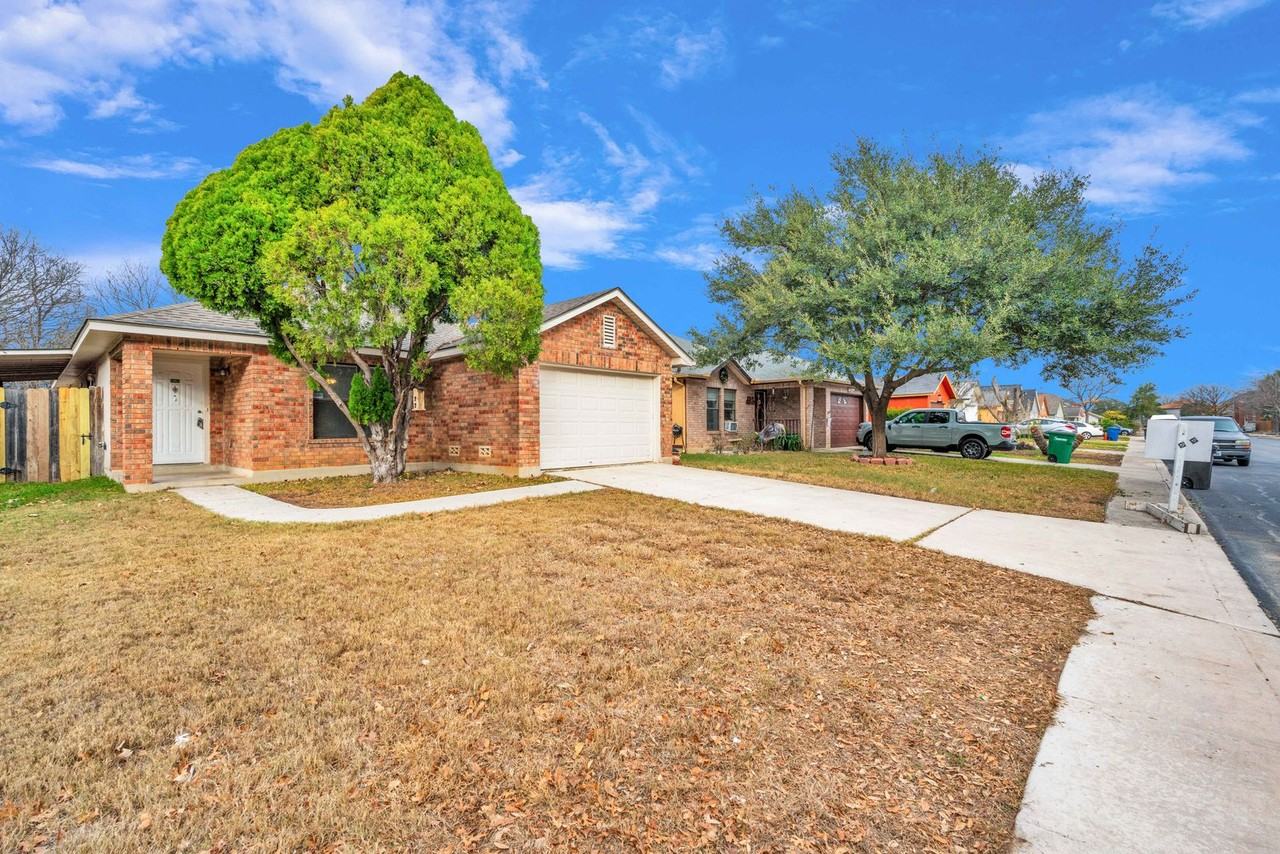 8019 Grand Bnd - Photo 3 of 20