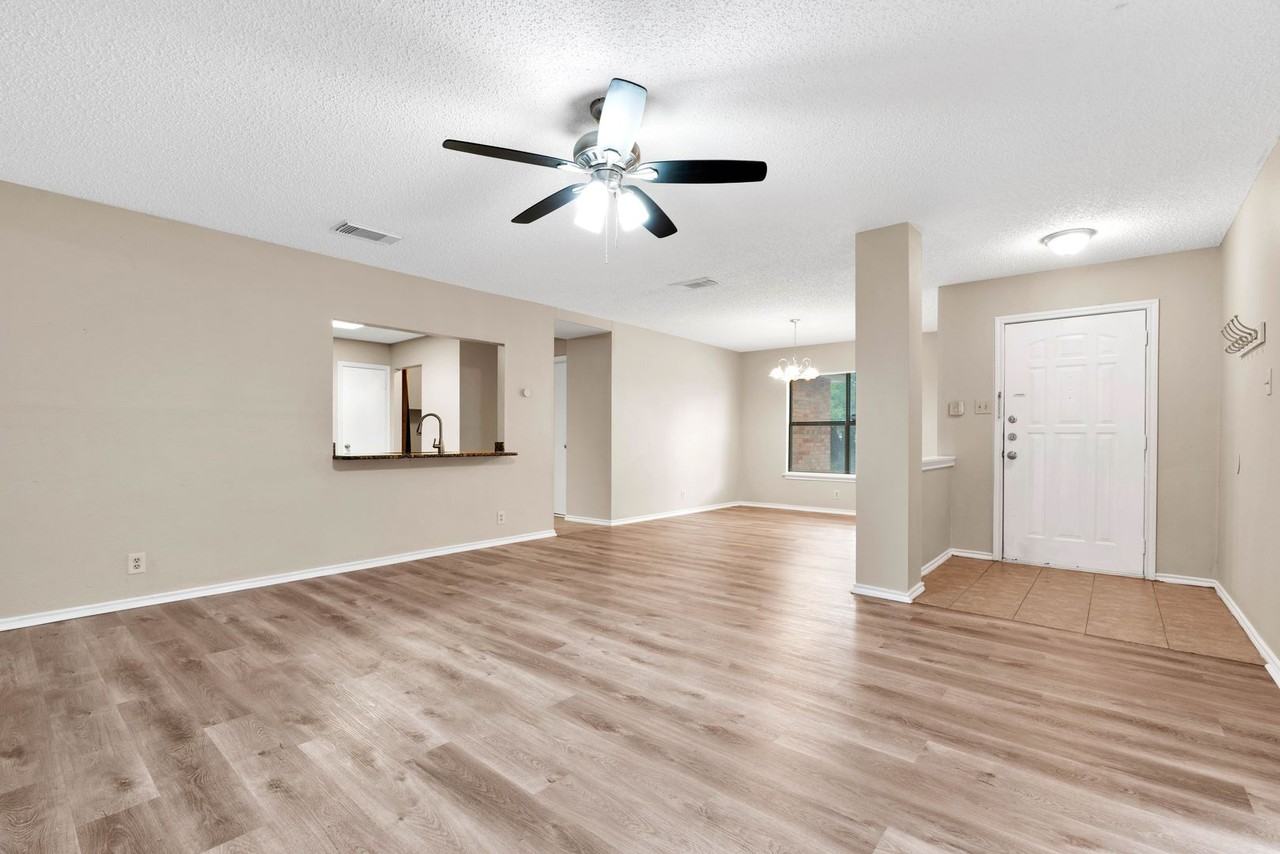 8019 Grand Bnd - Photo 4 of 20