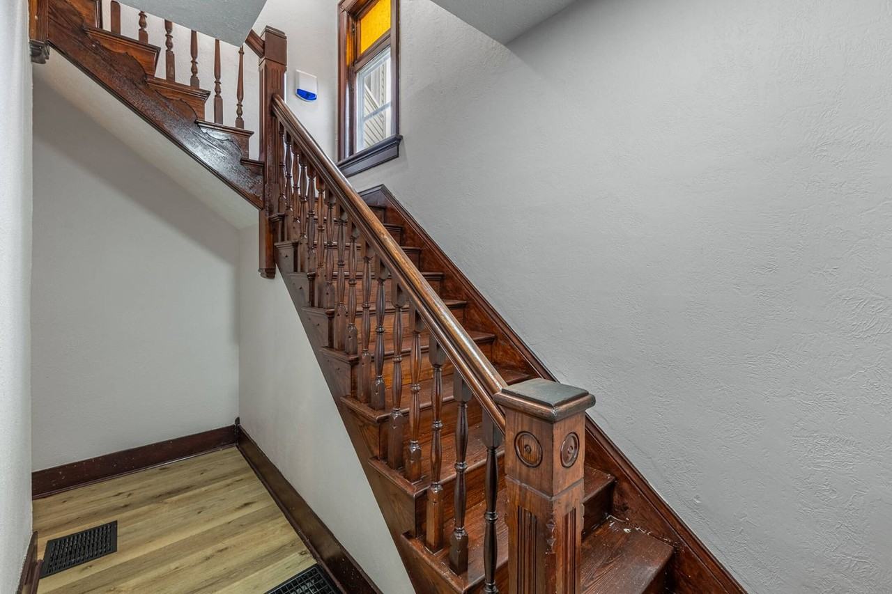 39 Warder St - Photo 2 of 16