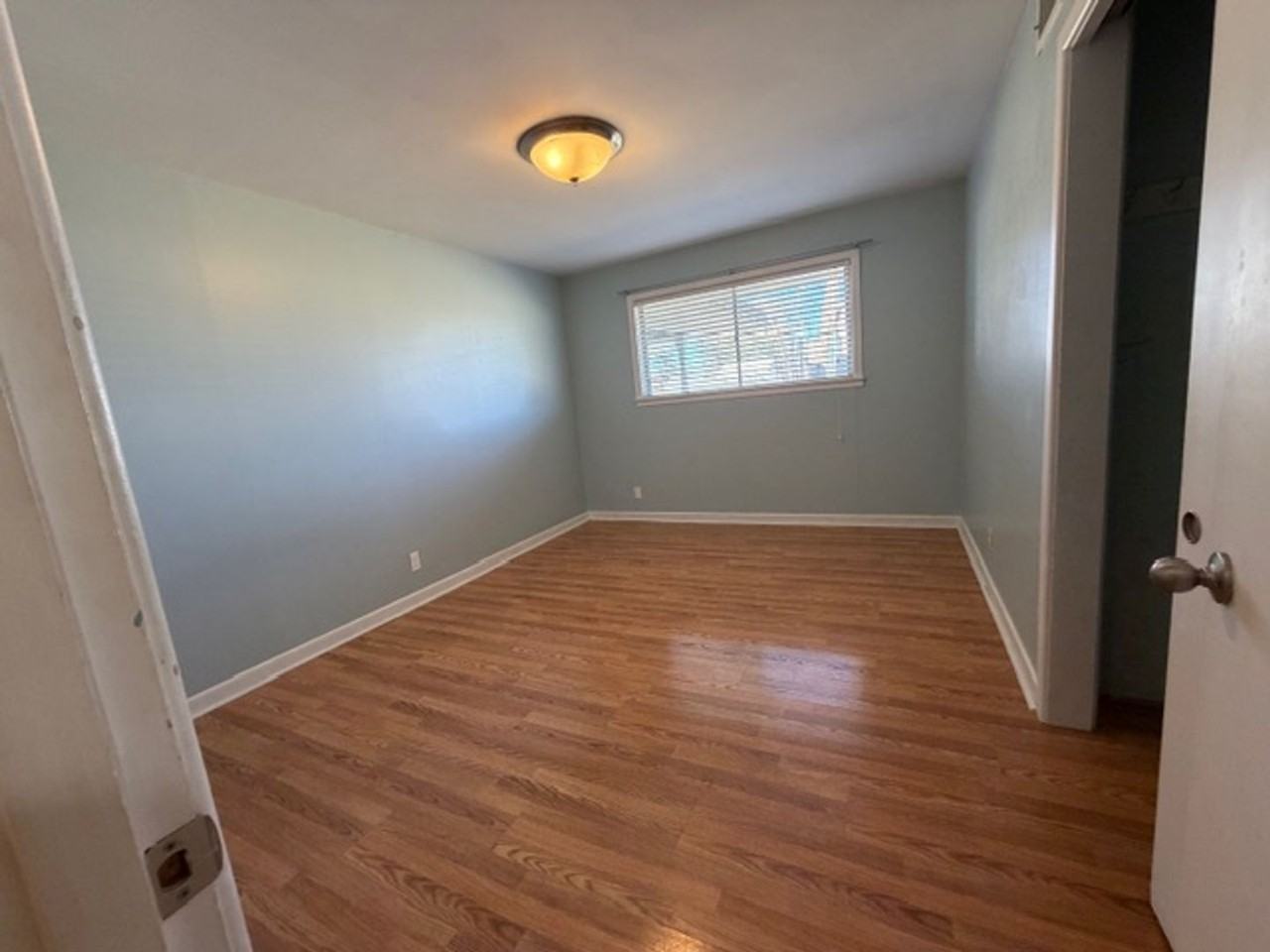 901 Fair Oaks Ln - Photo 5 of 10